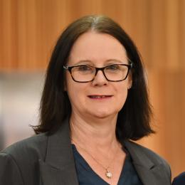 Could exercise be part of the key to managing the significant side effects of an innovative blood cancer treatment? Although CAR T-cell therapy has been revolutionary in blood cancer treatment, it is associated with significant symptoms such as pain, extreme fatigue, confusion and difficulty walking. Exercise has been shown to help manage symptoms and improve physical function for people receiving other blood cancer treatments, but we don’t yet know how effective it is for patients receiving CAR T-cell therapy. As the number of patients with cancer receiving CAR T-cell therapy continues to grow, Peter Mac researcher and Foundation Grant recipient Associate Professor Lara Edbrooke is eager to explore if exercise can help these patients manage the unpleasant side effects. Using a remotely-delivered exercise intervention, Associate Professor Edbrooke will study changes in patients’ exercise and behaviour before and after they receive CAR T-cell therapy. The intervention will include supervised exercise to manage symptoms and improve physical function, and strategies to help sustain long-term exercise. This research – the first of its kind in Australia – can potentially create valuable knowledge that improves the experience of patients with blood cancer being treated with CAR T-cell therapy. Thank you for supporting research that finds new ways to improve care and treatment for people with cancer.