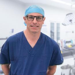 This cancer type is rare, which makes it hard to study. But researchers at Peter Mac know how to tackle it. 🤝 For sarcoma and other rare cancers, collaboration is key. When cancers are rare, there are too few patients in one place. This means few clinical trials to learn from. Not enough evidence to guide the best way forward. Professor David Gyorki is passionate about changing this. Prof Gyorki connects cancer centres around the world to improve treatments for sarcomas. The researchers share knowledge, compare results, and build the evidence. 💬 “Because it's a group of rare cancers, we have this group of global sarcoma experts all with a commitment to improving outcomes. We're dedicated to learning from each other,” says Prof Gyorki. Every study, every trial, every shared dataset adds to our understanding of how to stop cancer sooner. Cancer research is a worldwide effort. Through Peter Mac, you can help. Read more: foundation.petermac.org/profdavidgyorki